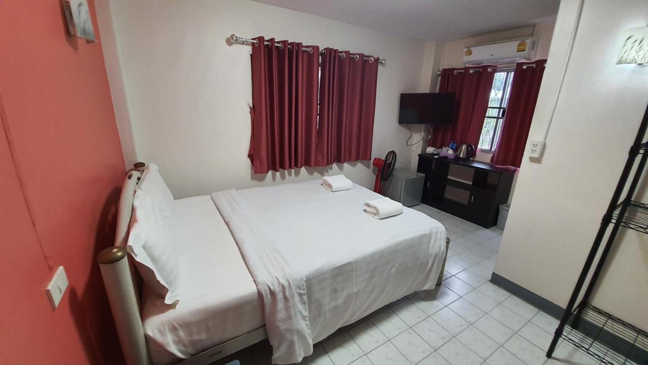 D.D. Inn Beach Guesthouse Pattaya Bagian luar foto