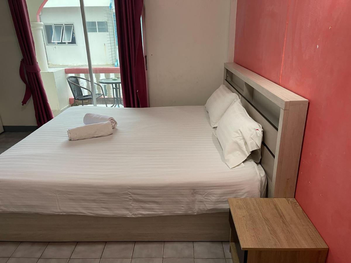 D.D. Inn Beach Guesthouse Pattaya Bagian luar foto