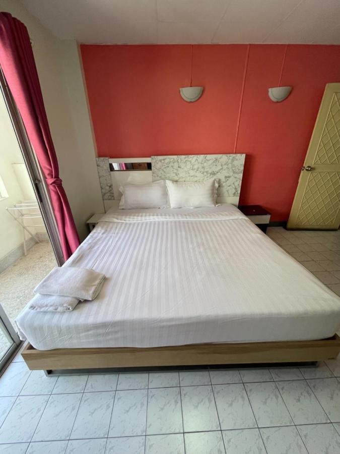 D.D. Inn Beach Guesthouse Pattaya Bagian luar foto